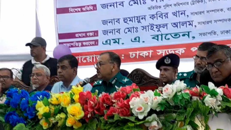 ছিনতাই ঠেকাতে ট্রাফিক সার্জেন্টদের দেয়া হচ্ছে অস্ত্র : ডিএমপি কমিশনার